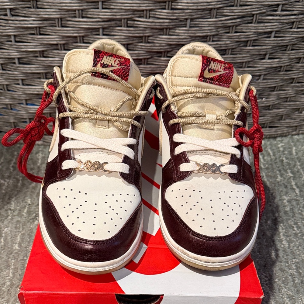 W Nike DUNK LOW LX Sneakers SIZE 9
